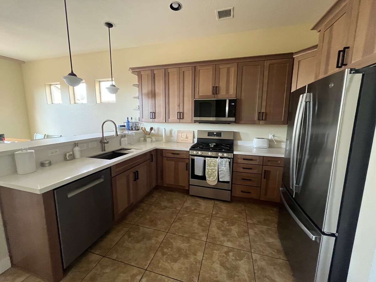 Spacious living room with modern furnishings